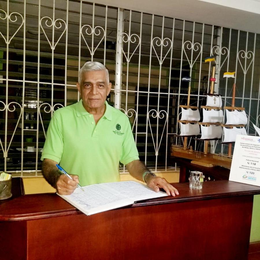 Hostal San Antonio Leon Bagian luar foto