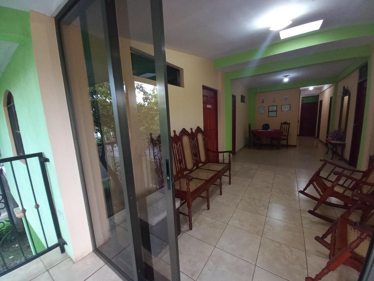 Hostal San Antonio Leon Bagian luar foto