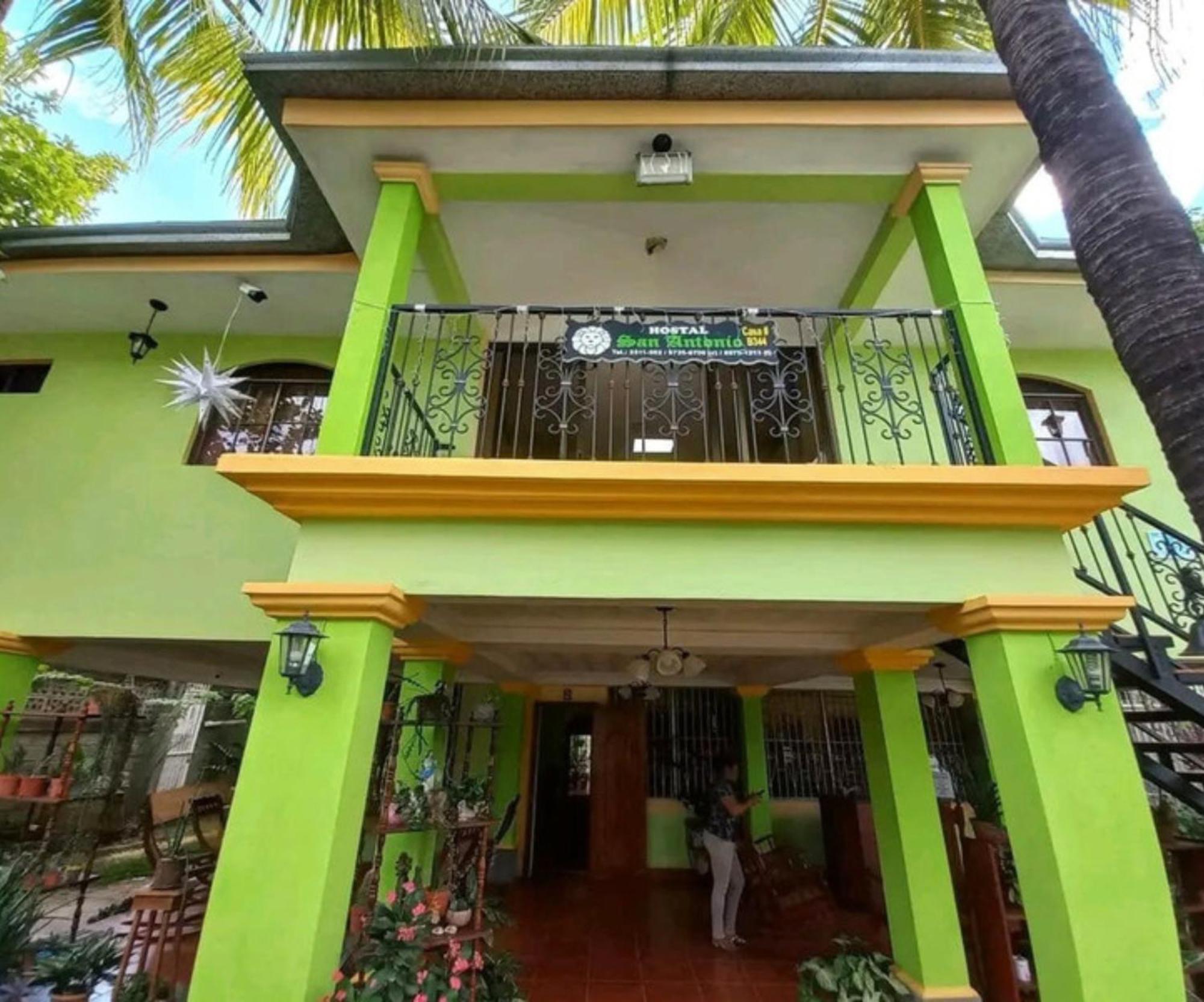 Hostal San Antonio Leon Bagian luar foto