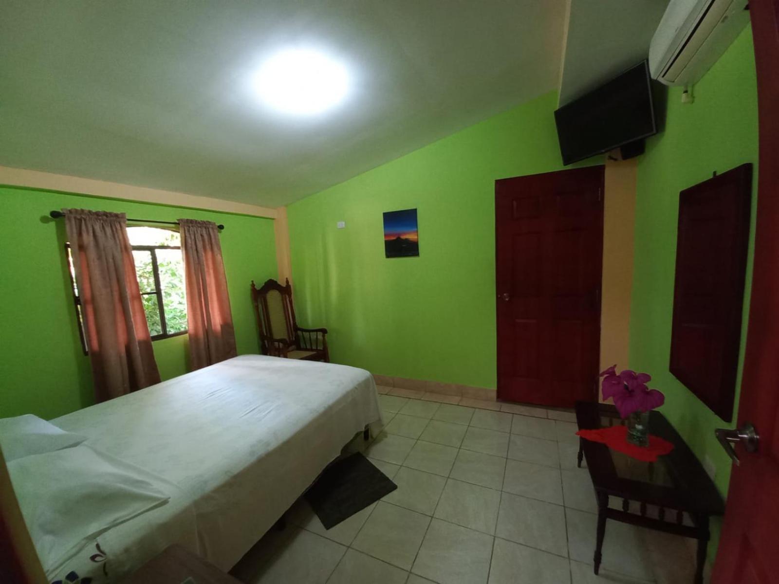 Hostal San Antonio Leon Bagian luar foto