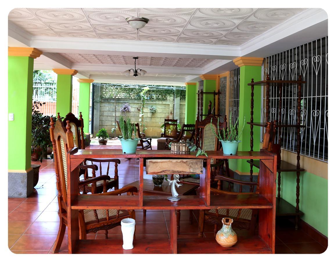 Hostal San Antonio Leon Bagian luar foto