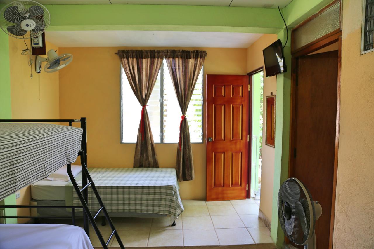 Hostal San Antonio Leon Bagian luar foto