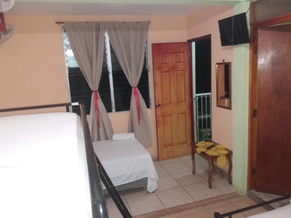 Hostal San Antonio Leon Bagian luar foto