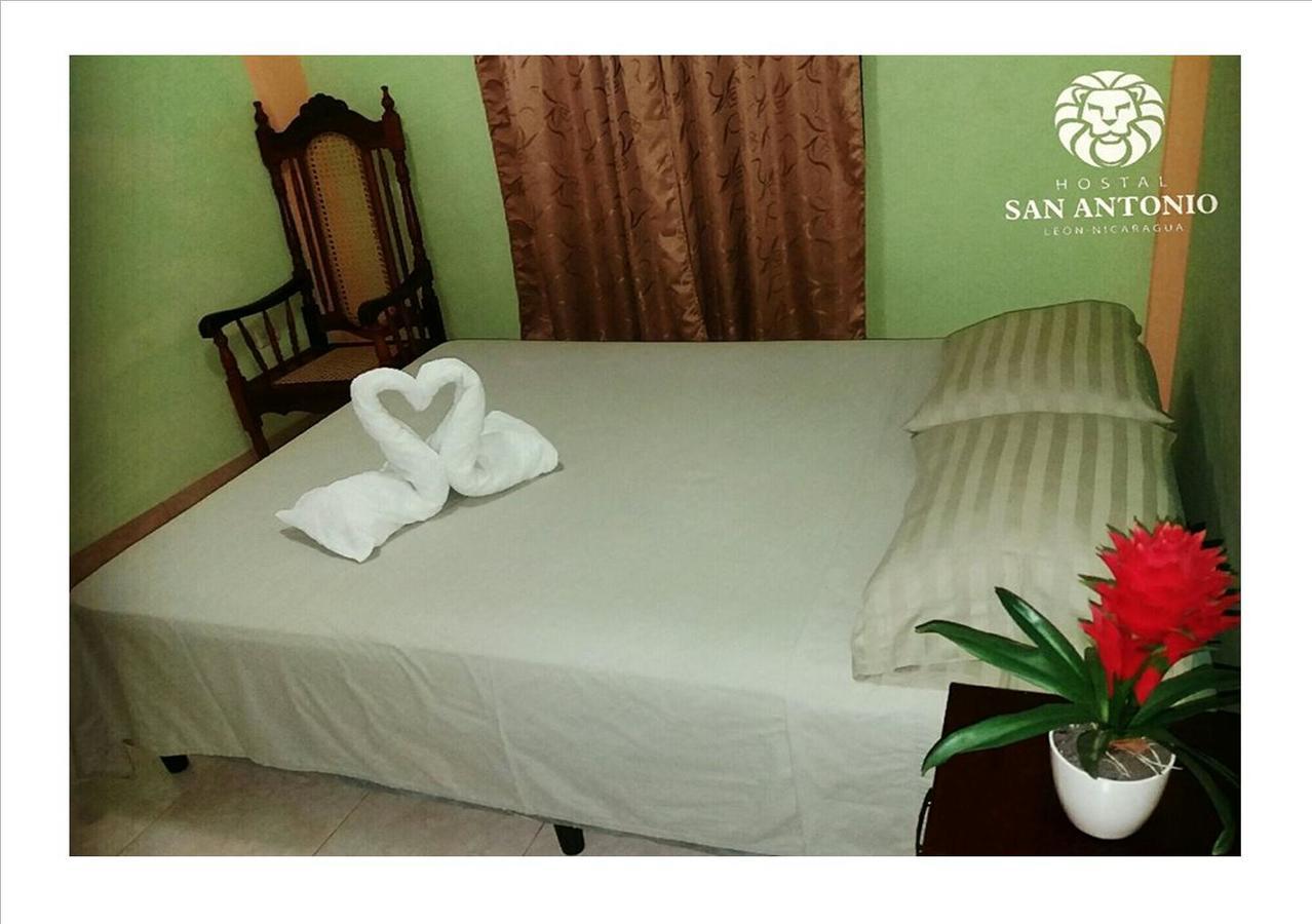 Hostal San Antonio Leon Bagian luar foto